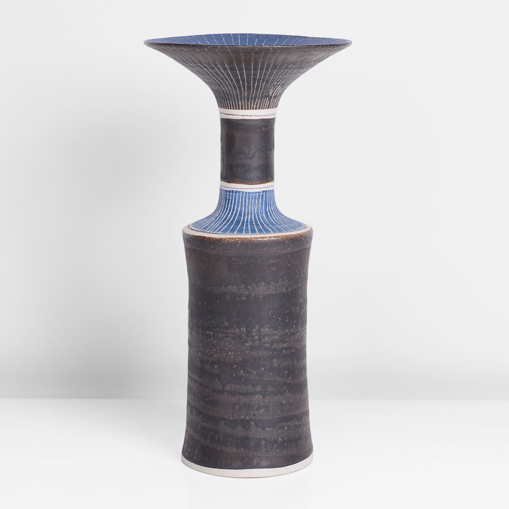 Pieza de cerámica de Lucie Rie